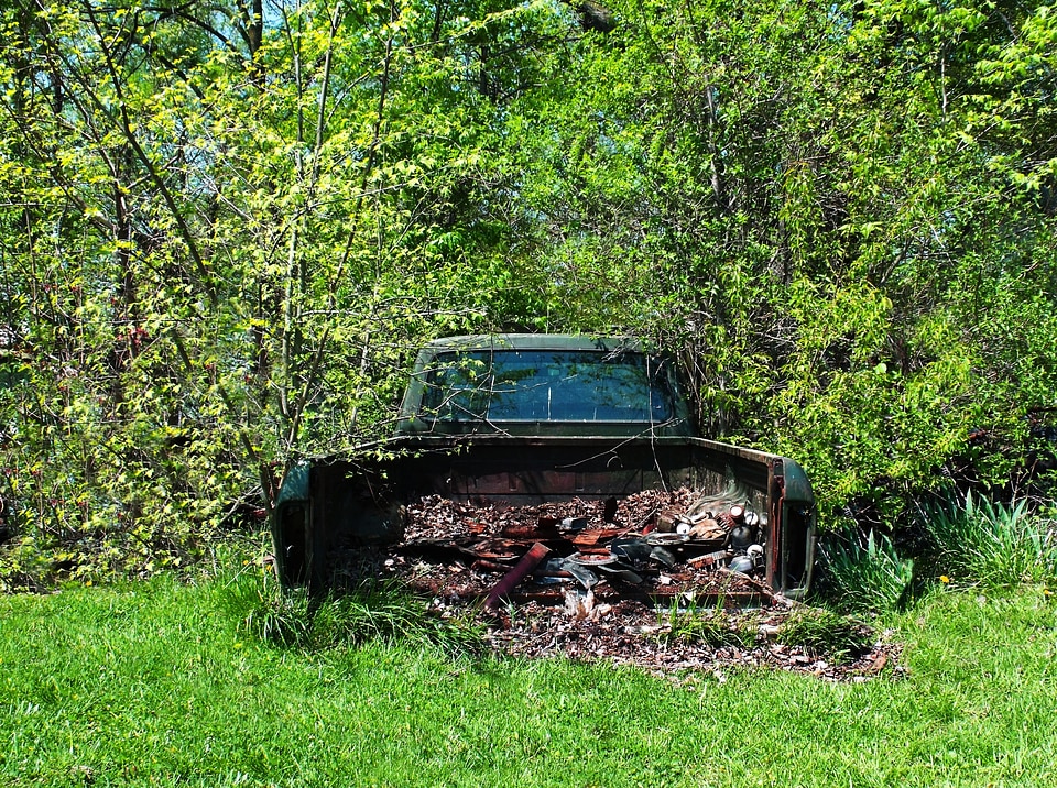 Vehicle garbage wreck