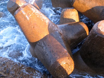 Port wave stones