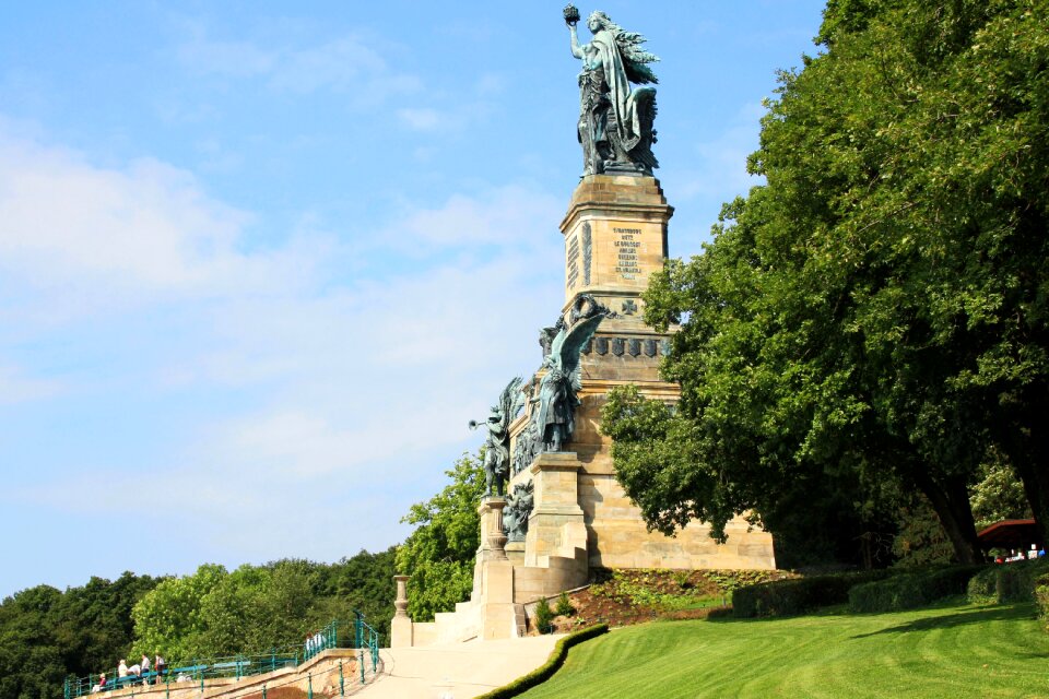 Statue rheingau sculpture