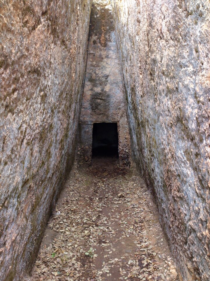 Tomb archaeology crete