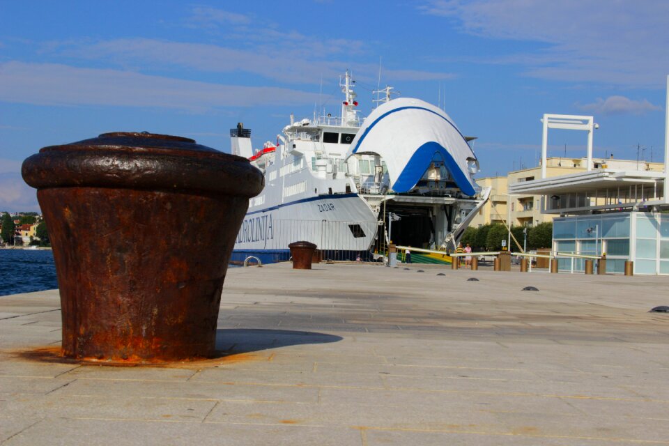 Ferry pier anchorage