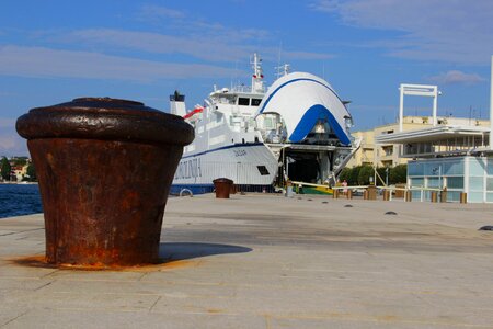 Ferry pier anchorage