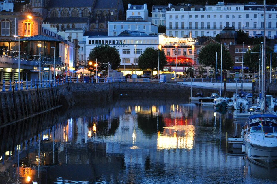 Harbourside reflections evening
