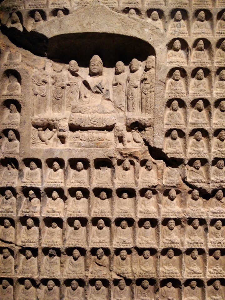 Figures wall carving