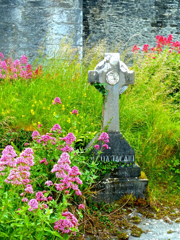 Remembrance tombstone gravestone