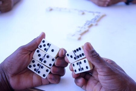 Hand dominoes game