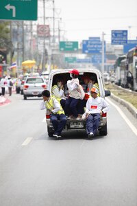 Car people overload photo