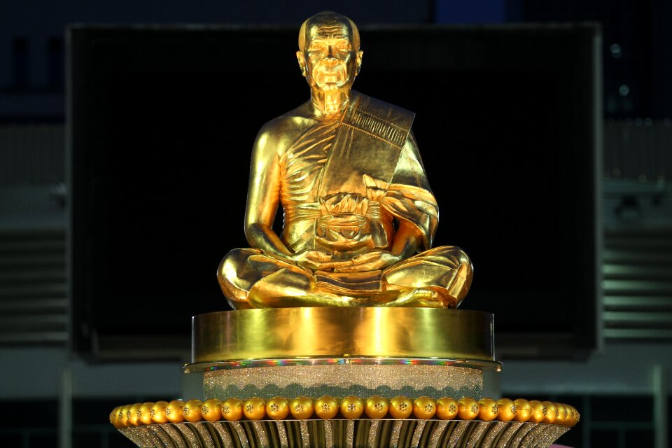 Buddhism phramongkolthepmuni dhammakaya pagoda