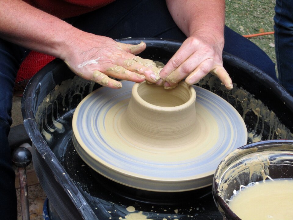 Pottery potter's wheel crock