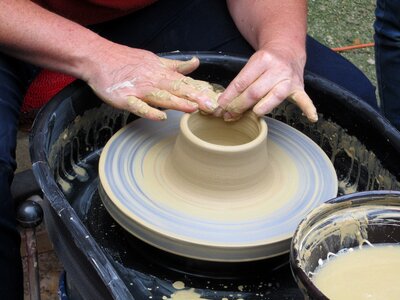 Pottery potter's wheel crock