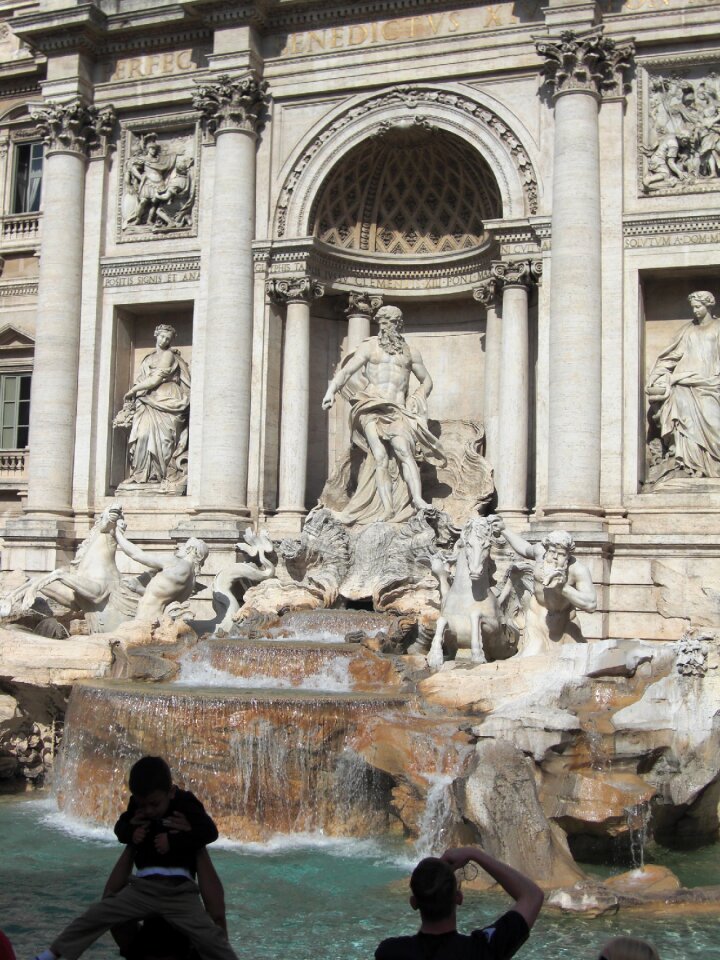 Trevi fountain fountain architecture photo