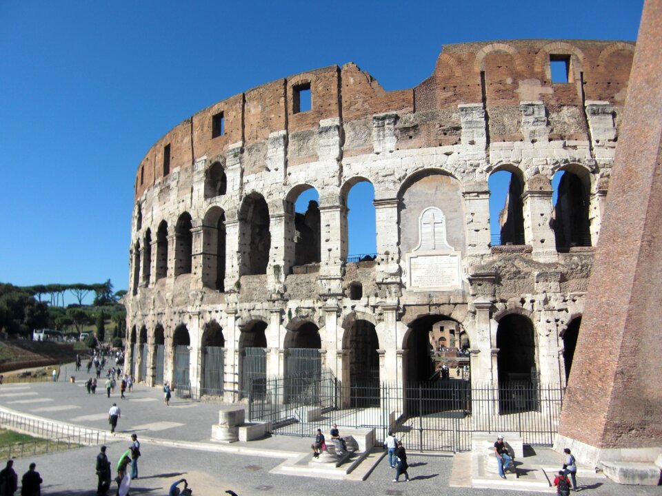 Roman building romans