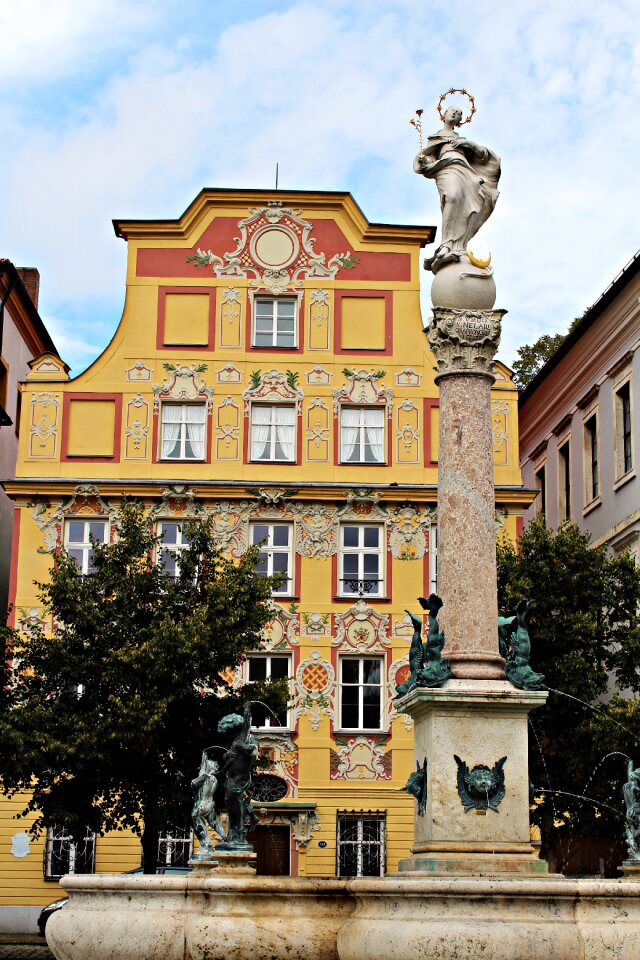 Historic center age marketplace manneken