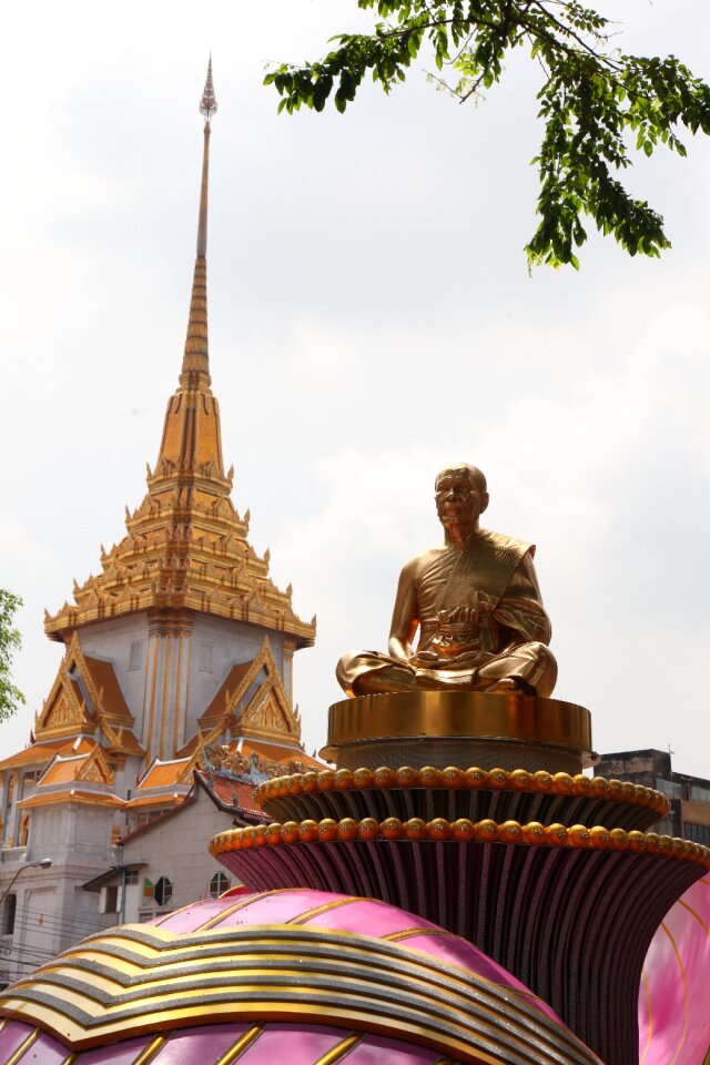 Buddhism phramongkolthepmuni dhammakaya pagoda photo