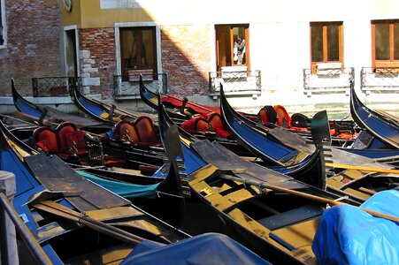 Gondolier channel boats