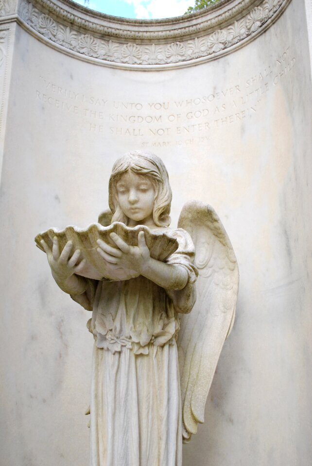 Statue gravestone savannah