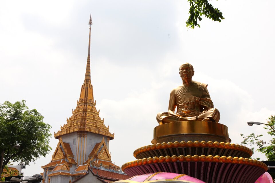 Buddhism phramongkolthepmuni dhammakaya pagoda photo