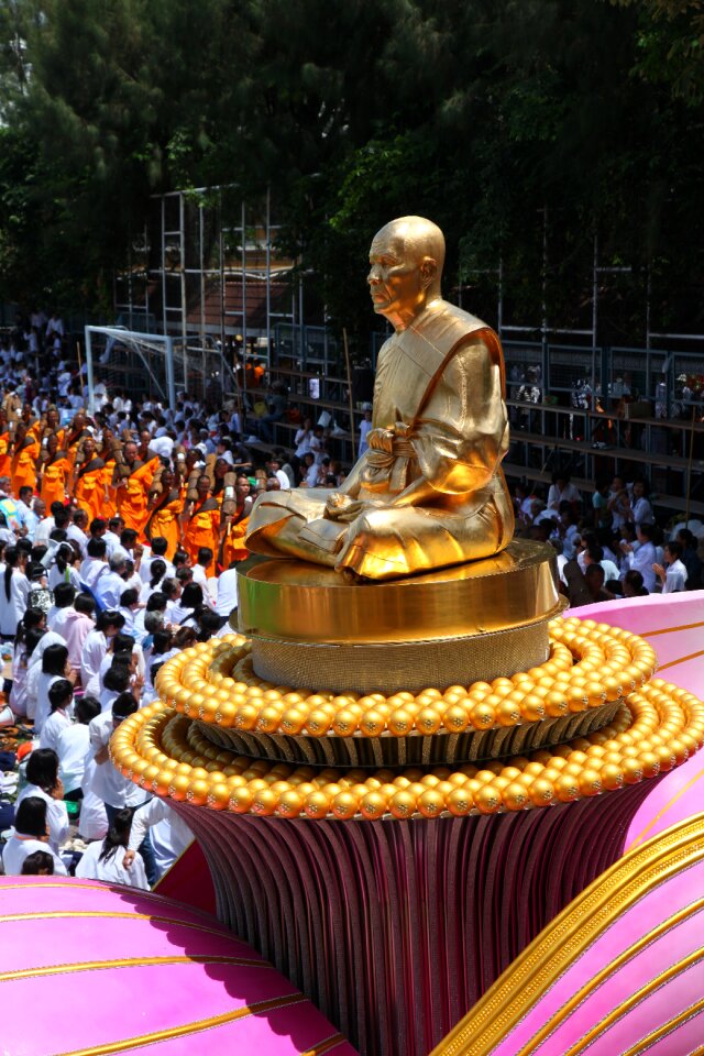 Buddhism phramongkolthepmuni dhammakaya pagoda photo