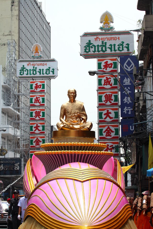 Buddhism phramongkolthepmuni dhammakaya pagoda