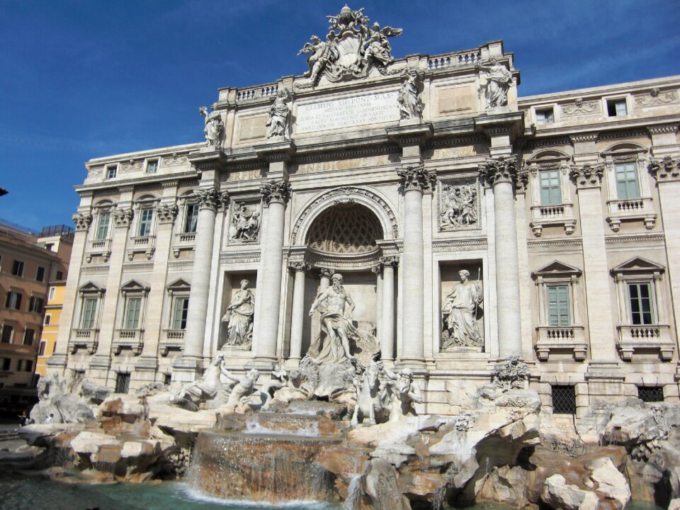 Fontana di trevi fountain architecture photo