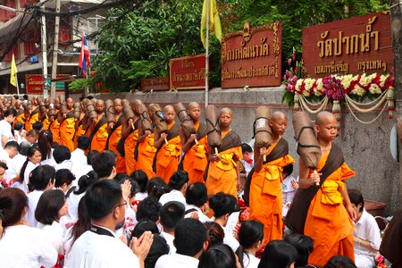 Robes orange thailand photo