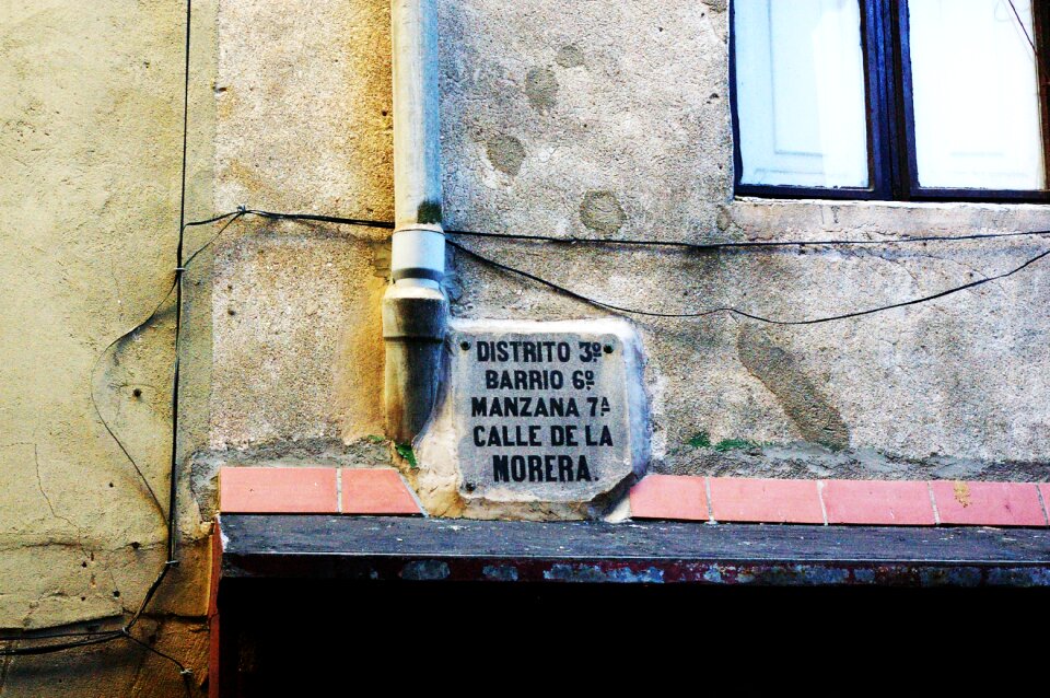 Facade building pierre