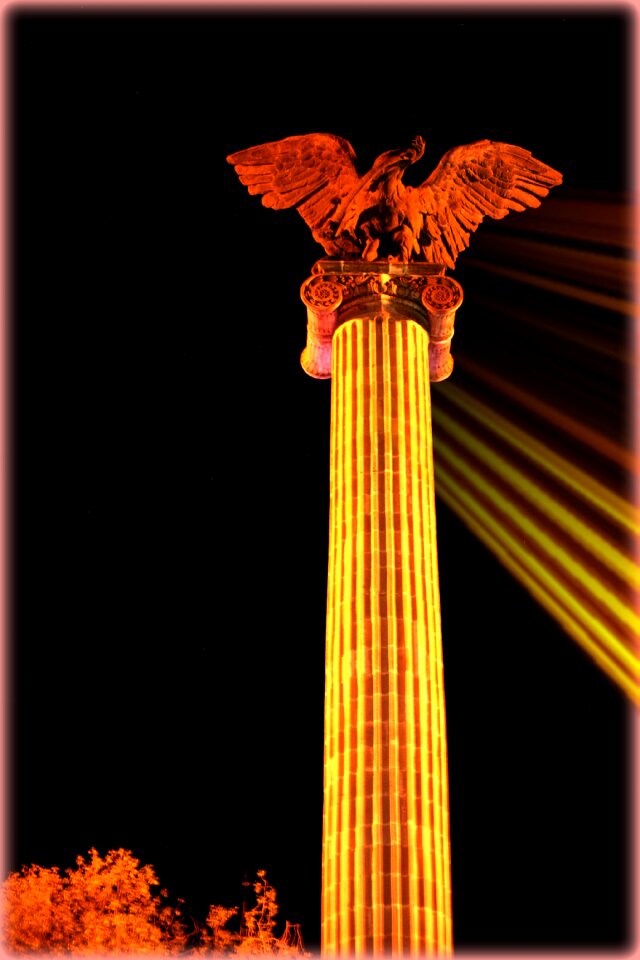 Aguascalientes column night