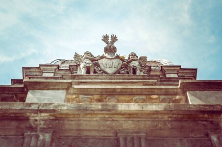 Building sculpture roof