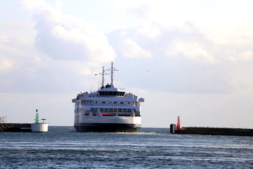 Port boat water photo