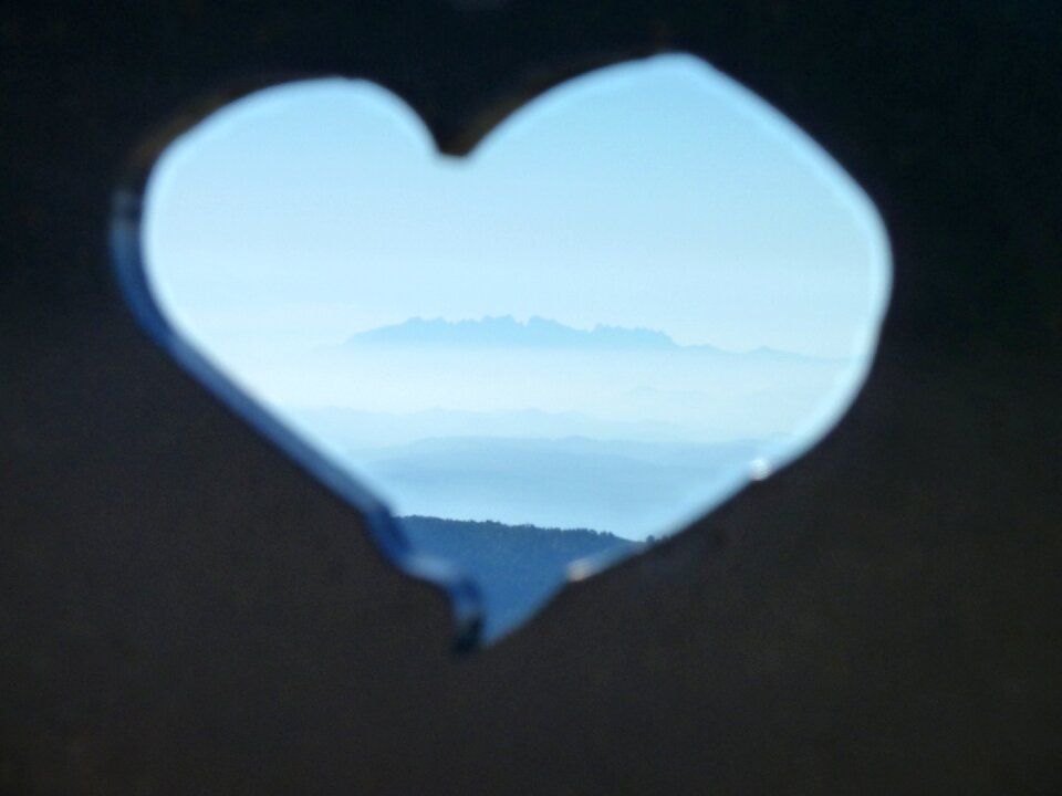Montserrat satins peguera sky