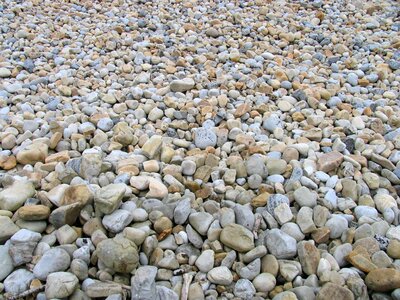 Shingle beach boulders empedrado