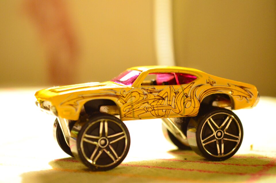 Vehicle wheels yellow