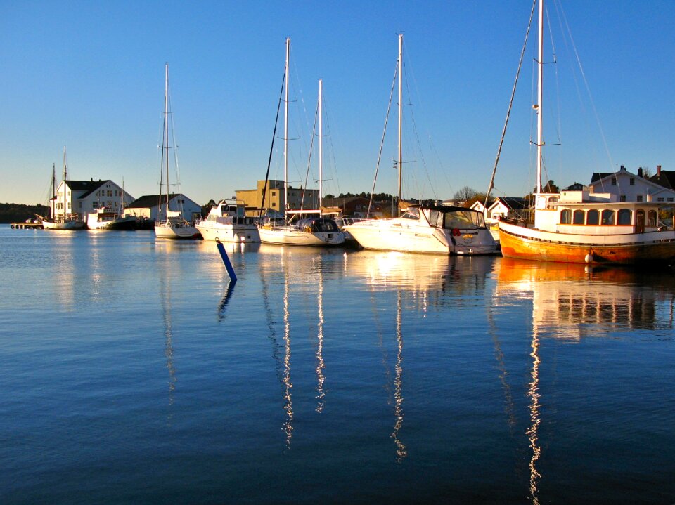 Coast mirroring sailing boats