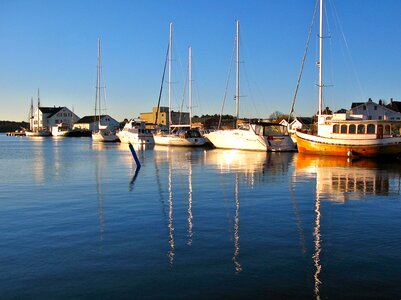 Coast mirroring sailing boats