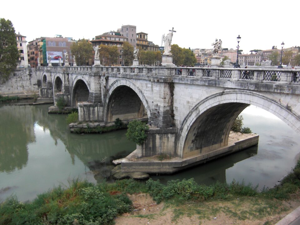 River fiume tevere bridge