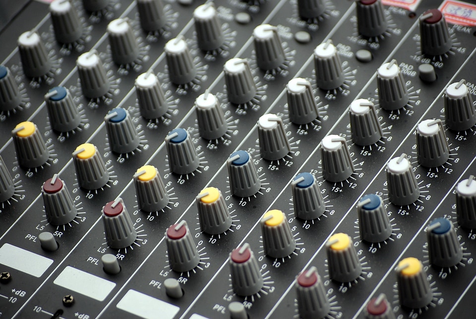Switches amplifier audio
