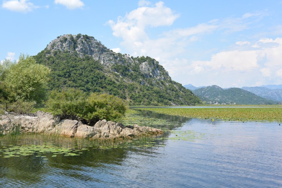 Cruise water mountains