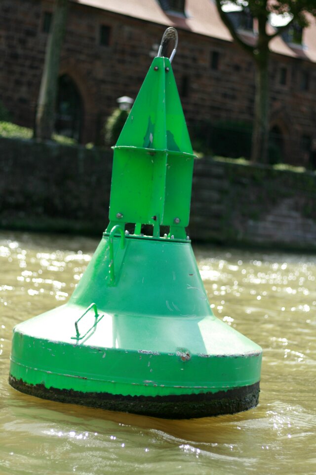 Moored green flow