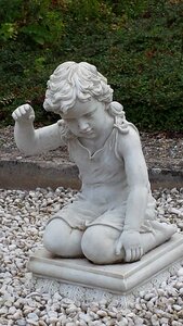 Statue boy kneeling photo