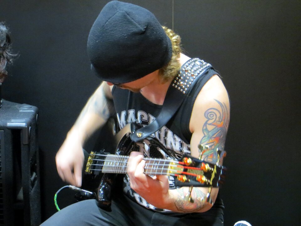 Electric guitar axe rocker