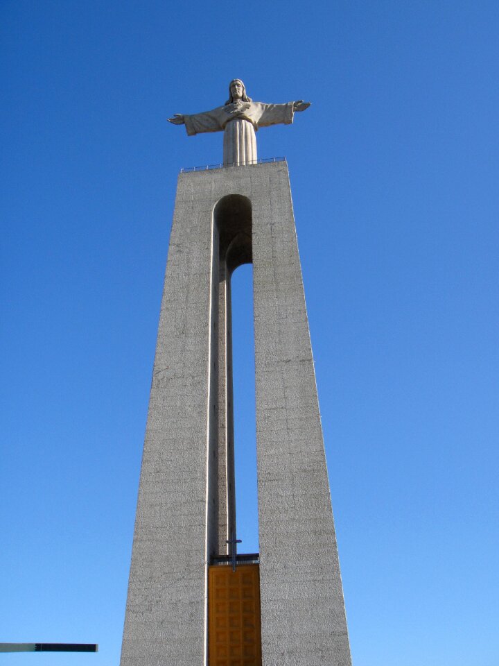 Almada portugal christ rei
