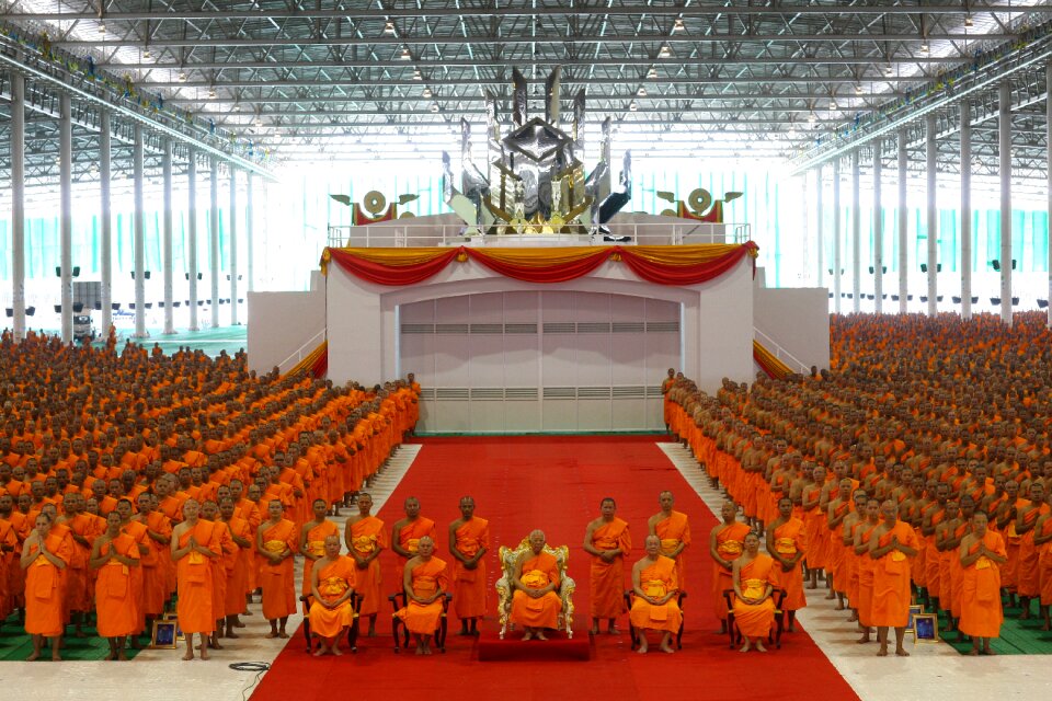 Buddhism buddhists praying