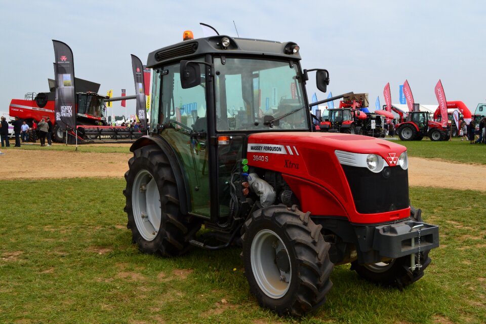Tractor agriculture massey fergusson