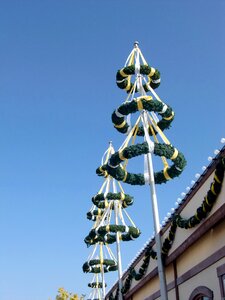 Folk festival marquee wreath photo