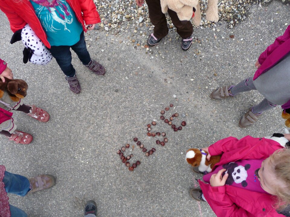 Children group more