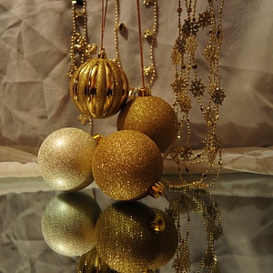 Holiday jewelry gold