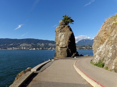 Road rocks rock formation