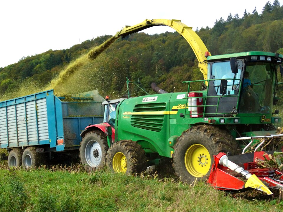 Tractor autumn trailers