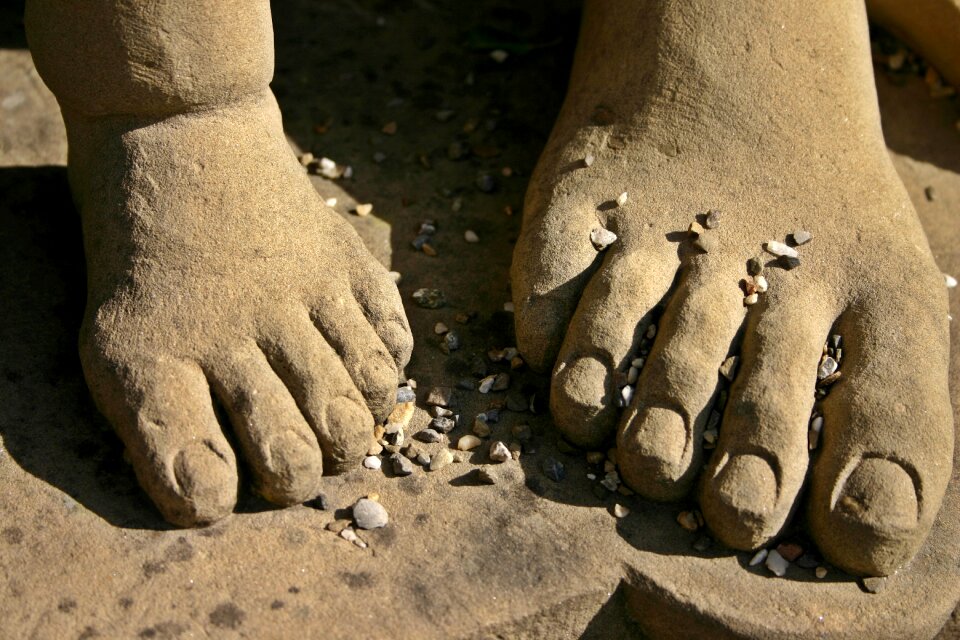 Monument sculpture stone
