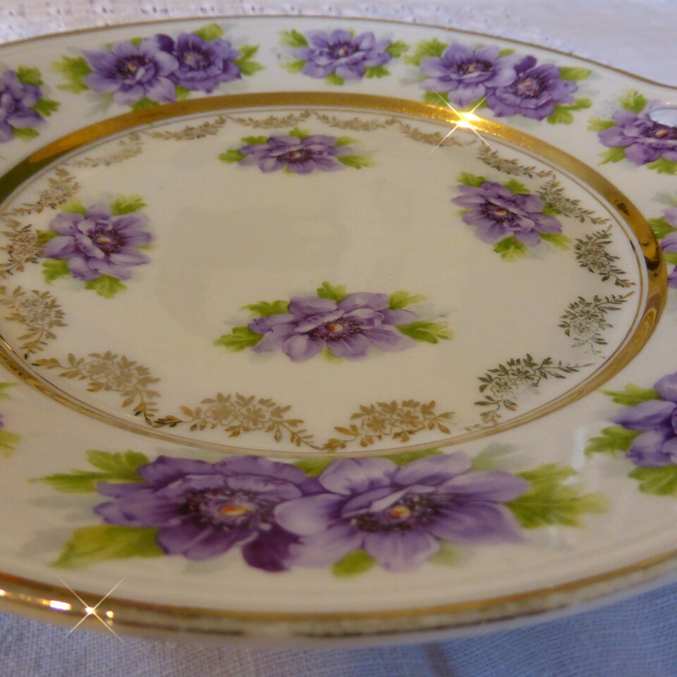 Ditzy violet tableware